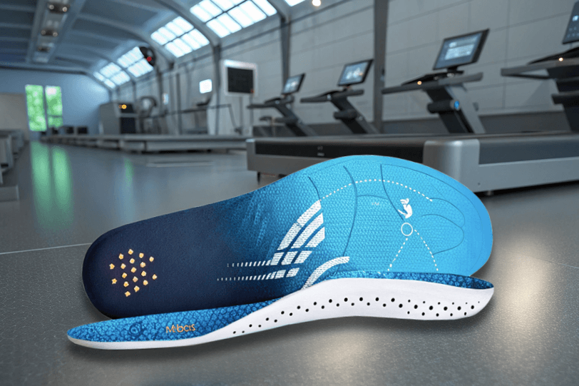 high-tech-smart-insole-embedded-with-glowing-press high tech smart insole embedded with glowing press