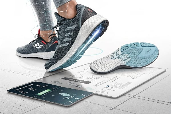Image depicting advanced insole technology, showing a 3D foot scan and a close-up of a performance insole with visible carbon fiber texture, representing features for serious athletes