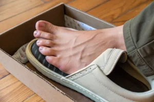 A close-up image showing aligned toes in a wide comfortable shoe that matches their natural shape, highlighting correct toe alignment and fit.